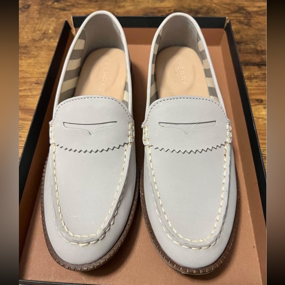 Gray Sperry Loafers/Flats Size 7.5